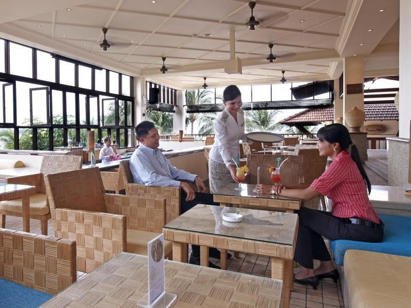 Отель Avillion Порт-Диксон Экстерьер фото A restaurant in a hotel