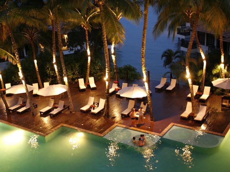 Отель Avillion Порт-Диксон Экстерьер фото The pool at the resort