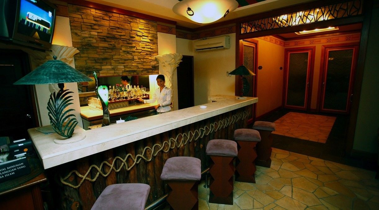 Отель Avillion Порт-Диксон Экстерьер фото A bar in a hotel