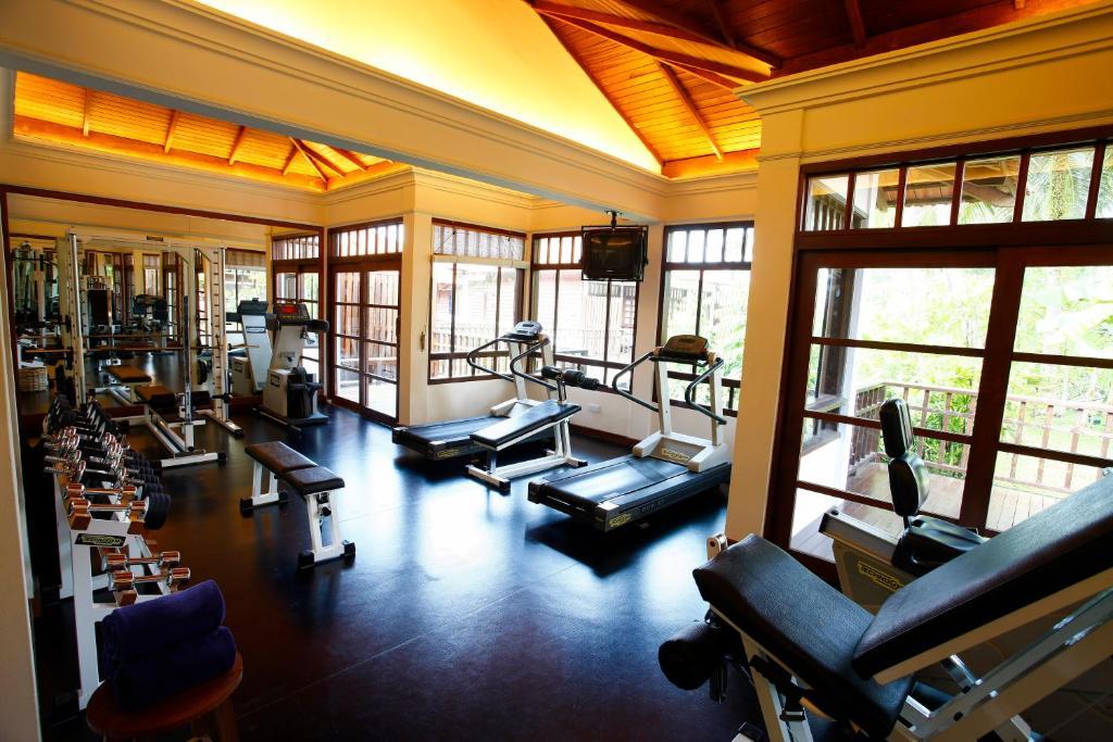 Отель Avillion Порт-Диксон Экстерьер фото The gym at the resort